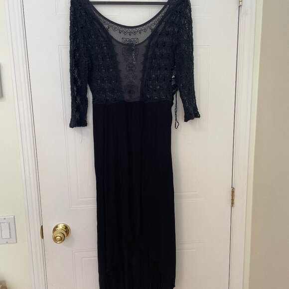 High-low flowy embroidered black dress - Picture 2 of 11